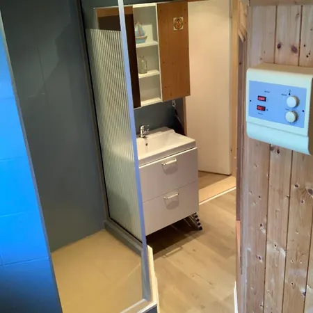 Nahe Am Wasser Gebaut -