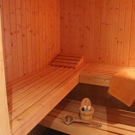 Nahe Am Wasser Gebaut -